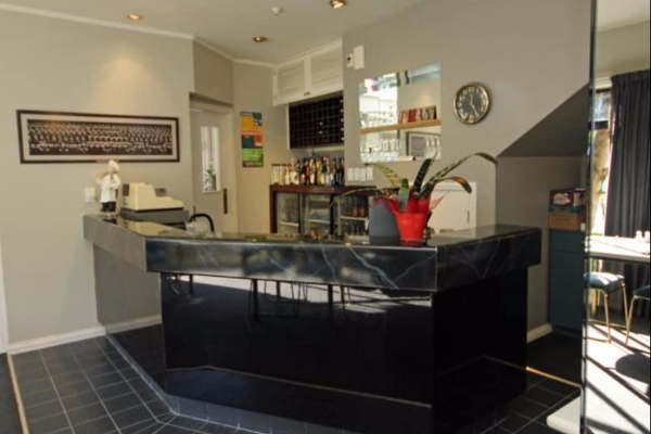 Champers Motor Inn